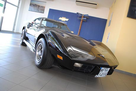 Czarna Corvette C3